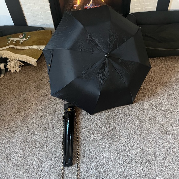 Vintage COCO CHANEL Patent Leather Umbrella Holder w/Chain and Umbrella - Picture 5 of 13
